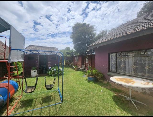 3 BEDROOM HOUSE FOR SALE IN MIDDELVLEI AH